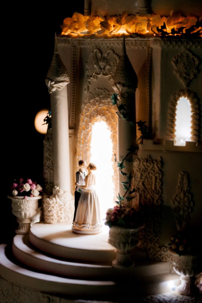 wedding cake at the wedding of the newlyweds